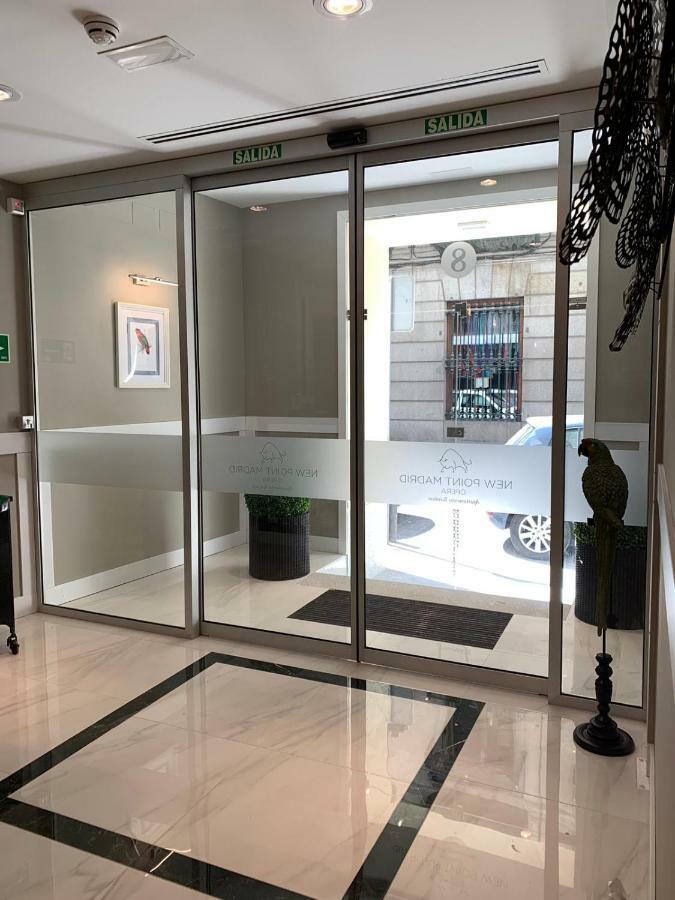 New Point Opera Aparthotel Мадрид Екстериор снимка