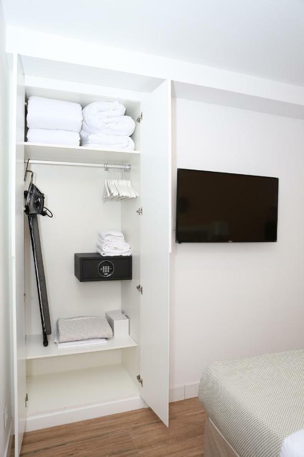 New Point Opera Aparthotel Мадрид Екстериор снимка