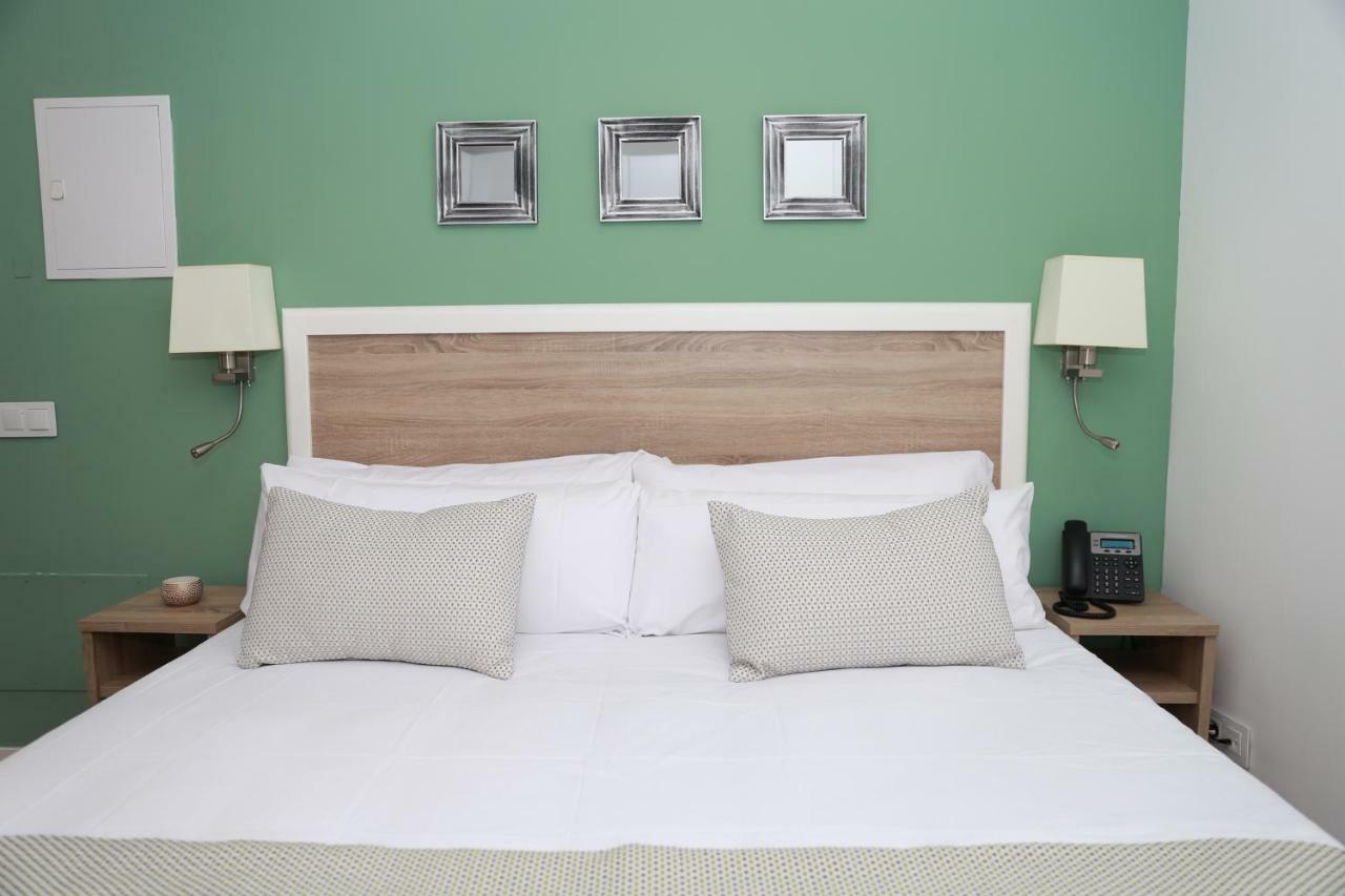 New Point Opera Aparthotel Мадрид Екстериор снимка