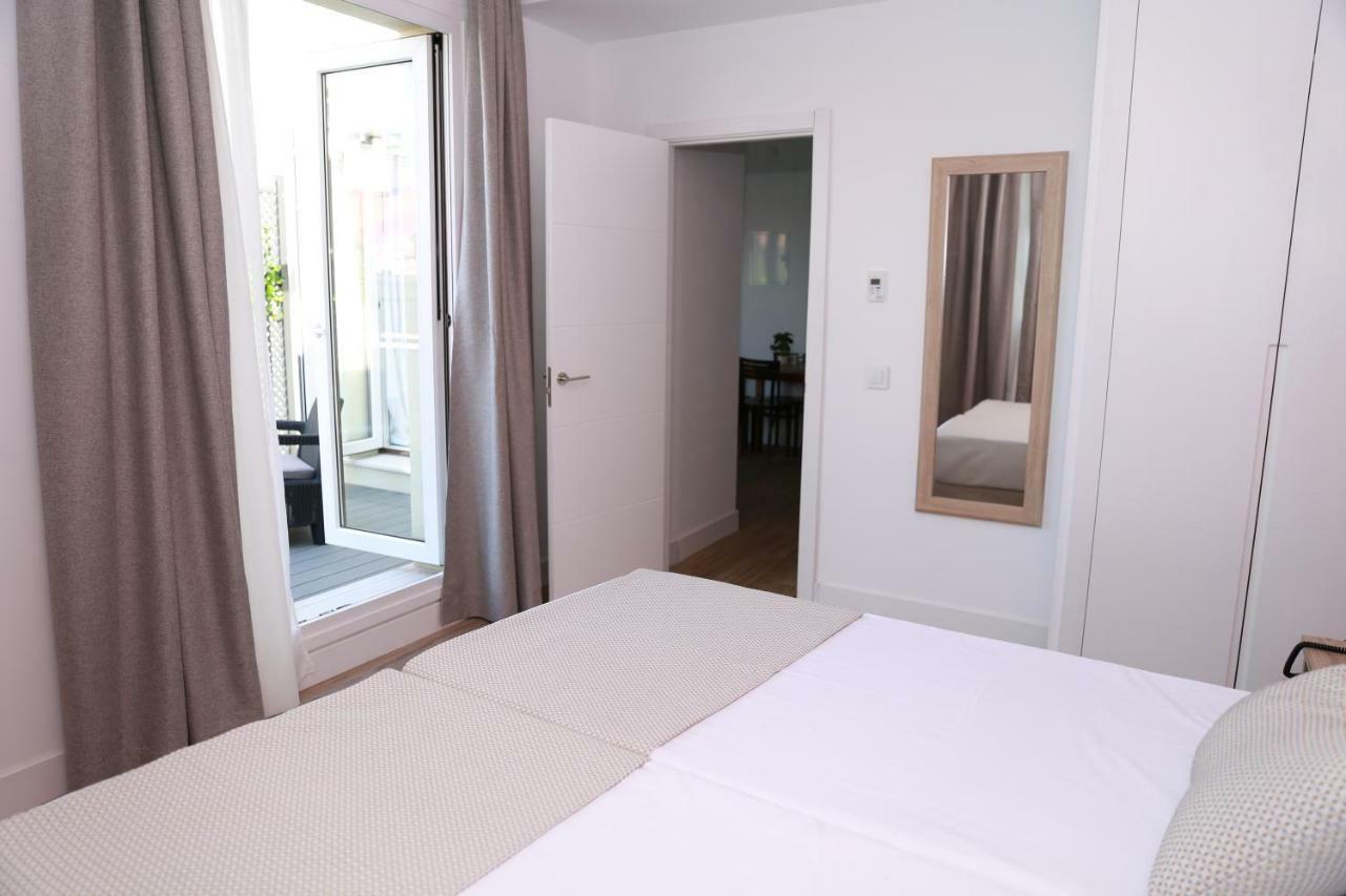 New Point Opera Aparthotel Мадрид Екстериор снимка