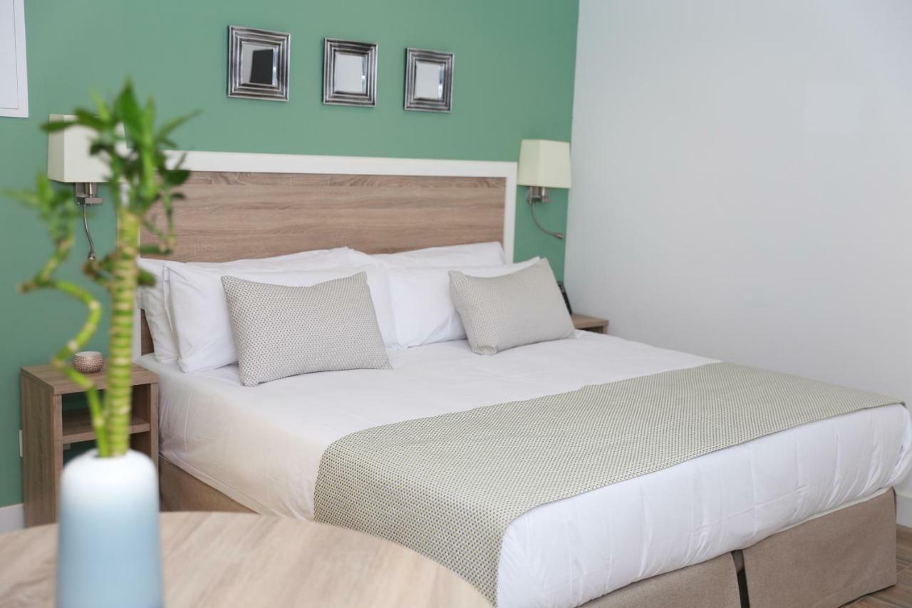 New Point Opera Aparthotel Мадрид Екстериор снимка