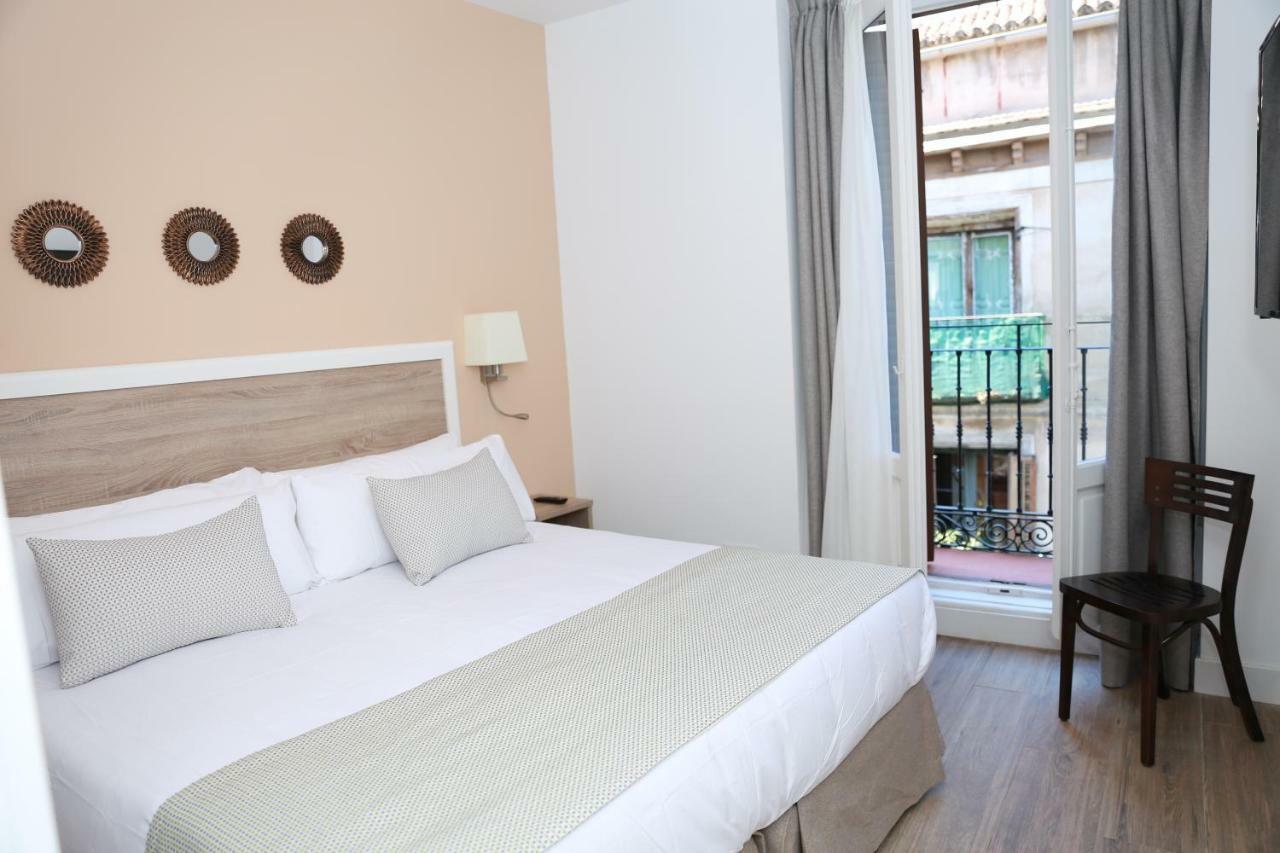 New Point Opera Aparthotel Мадрид Екстериор снимка