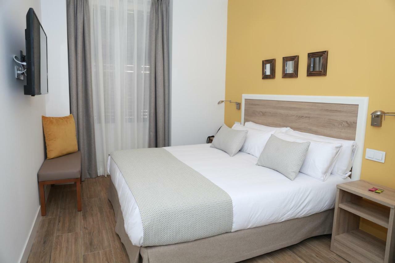 New Point Opera Aparthotel Мадрид Екстериор снимка